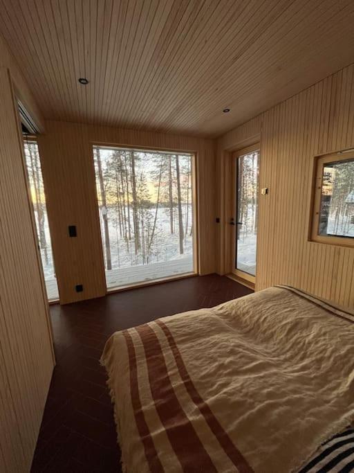 A Unique Lakeside Chalet *