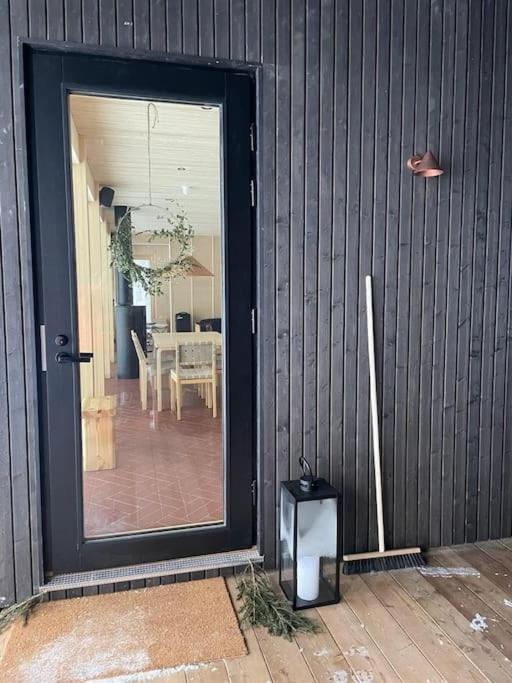 A Unique Lakeside Chalet Rovaniemi